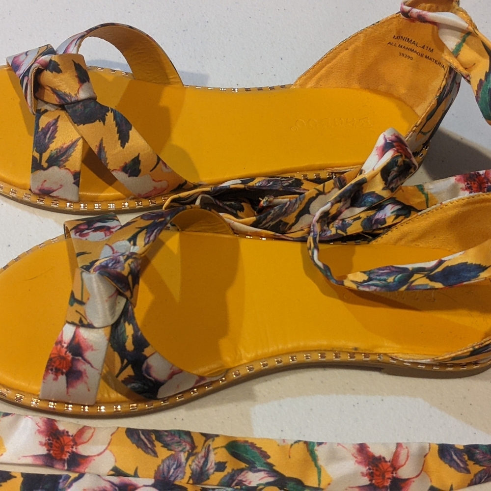 Bamboo sandals yellow gold 7.5 new